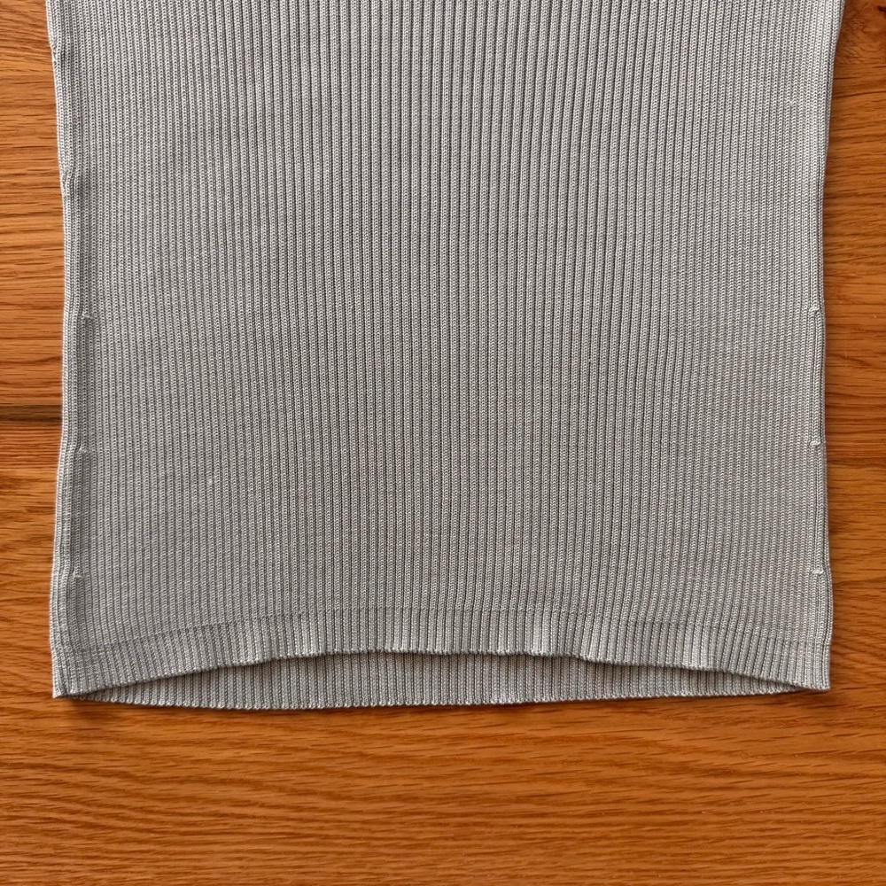 Banana Republic 100% Silk Knit Ribbed Top Size Small - Picture 2 of 8